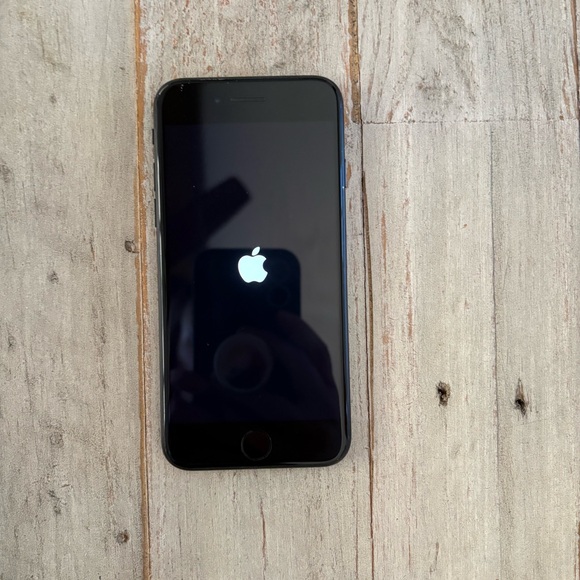 iPhone SE - Picture 4 of 7